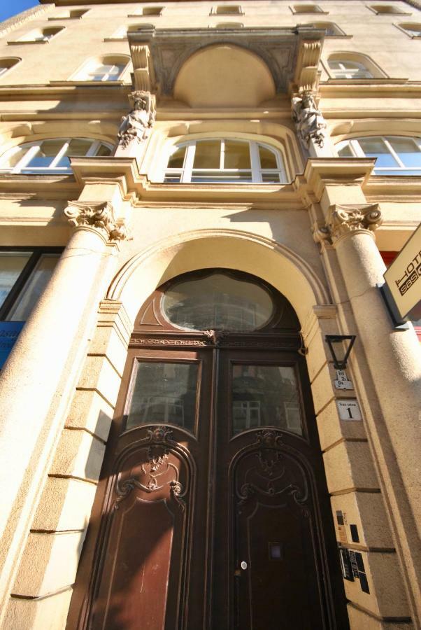 Krane Apartments Sas Budapeste Exterior foto